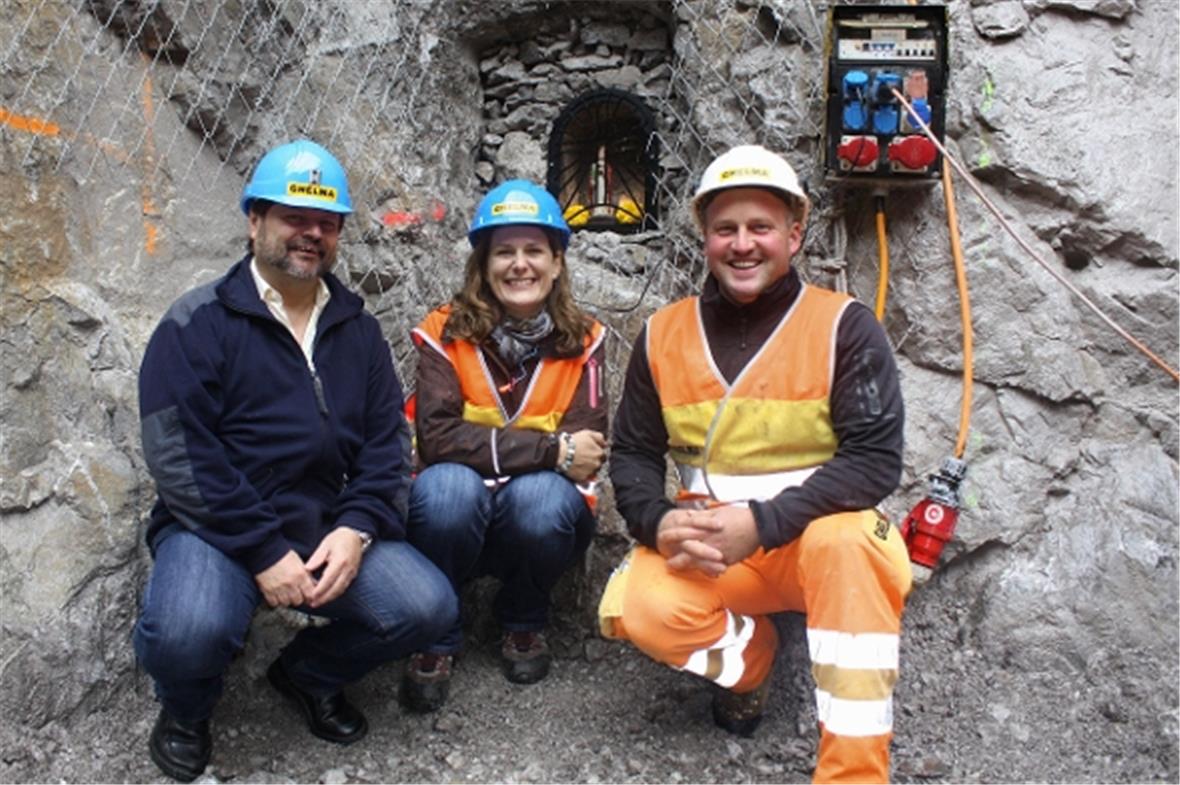 Pfarrer Bernhard Mast, Tunnelpatin Irina Ghelma und Sprengmeister Roland von Ber...
