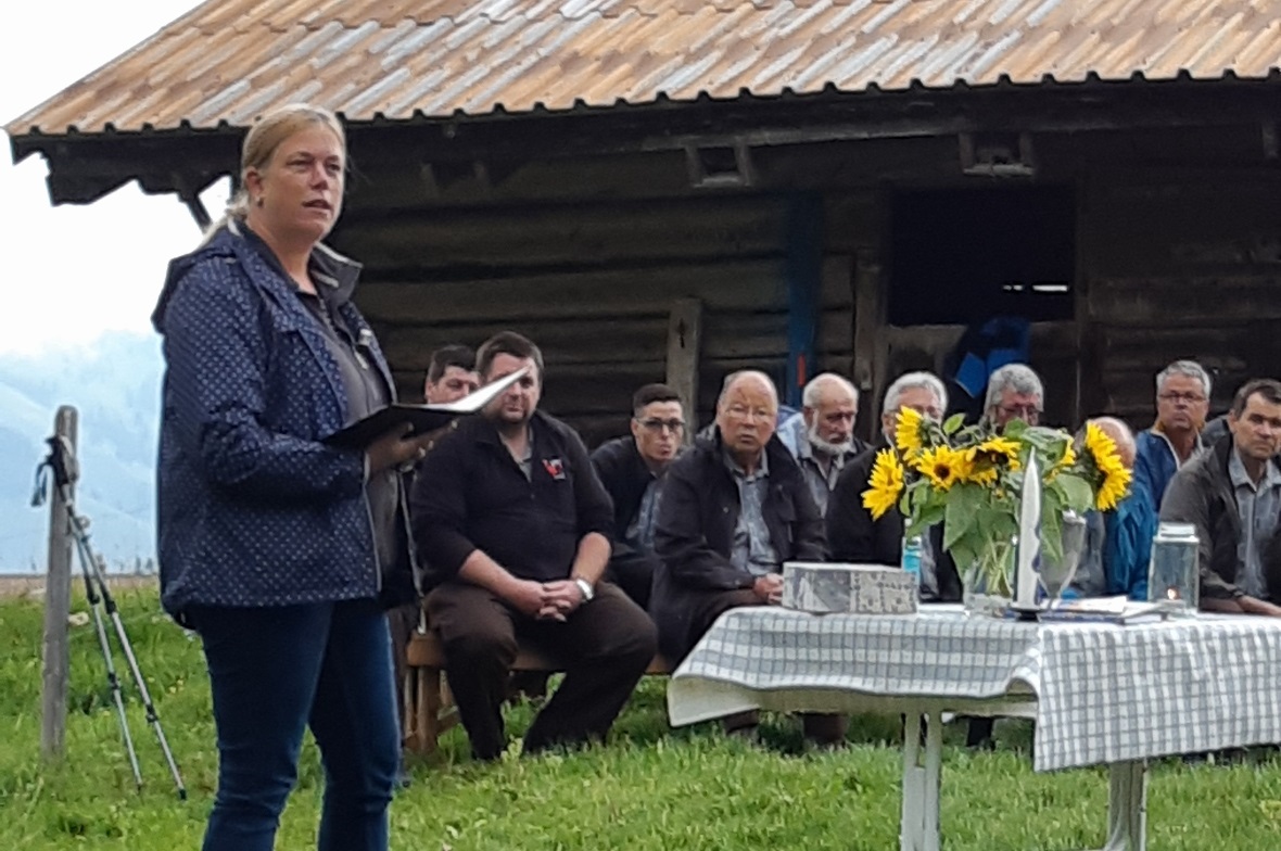 Pfarrerin Helma Wever beim Feldmösergottesdienst.
