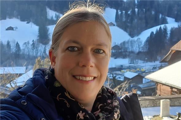 Pfarrerin Helma Wever versorgt ihre Gemeinde auch mit Podcasts und erreicht damit auch Menschen ausserhalb des Gemeindegebiets.