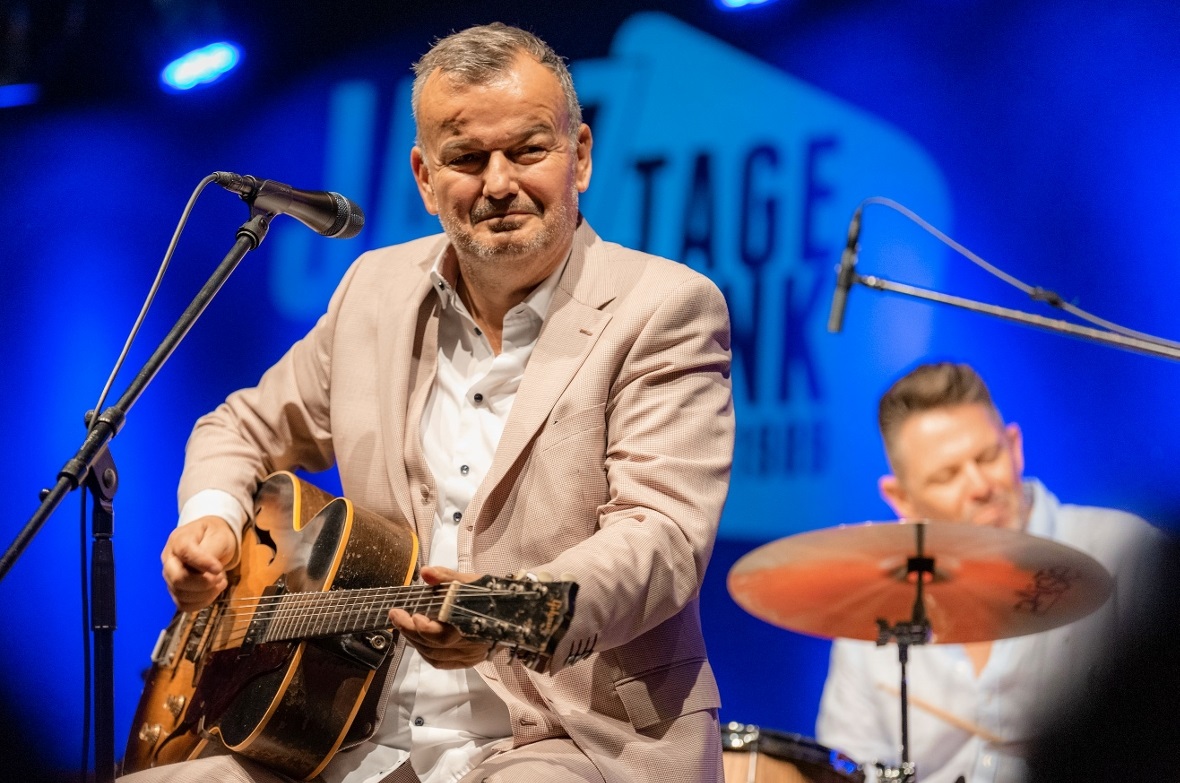 Philipp Fankhauser beeindruckte das Publikum als Bluessänger und Entertainer.