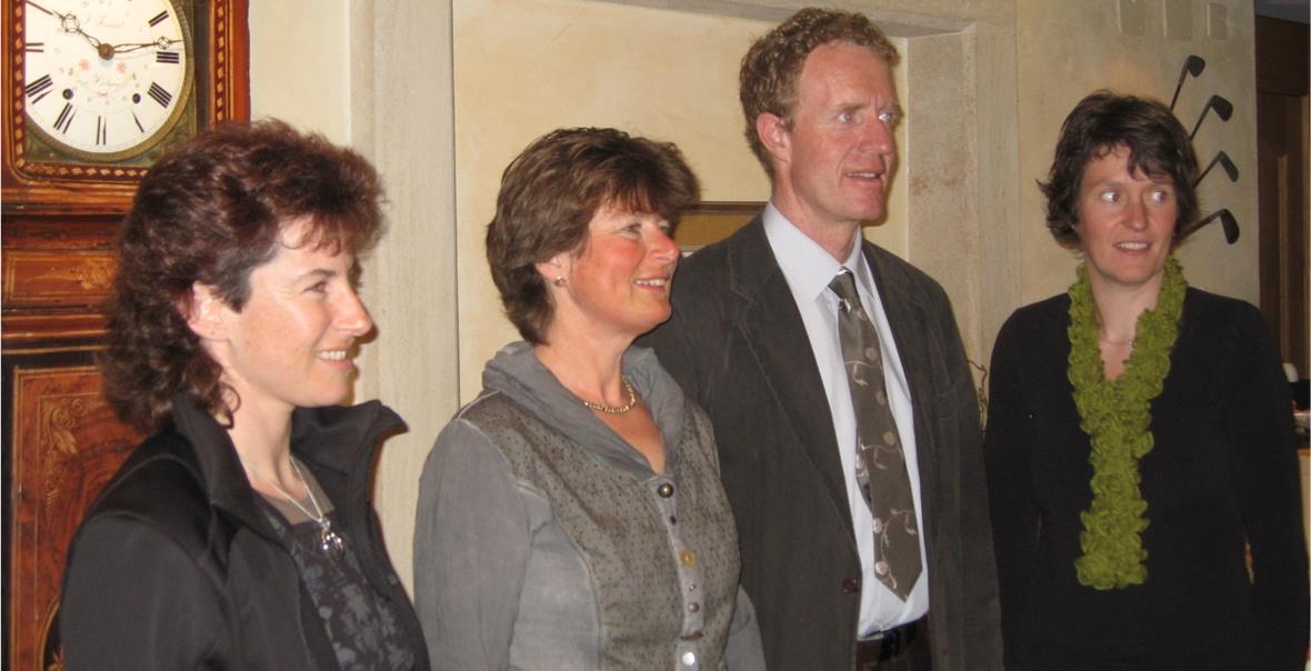 Pia Perren, Matten (neues Vorstandsmitglied), Ingrid Grünenwald, Andreas Grünig, Sophie Bernhard Aellen, Lenk (neues Vorstandsmitglied).