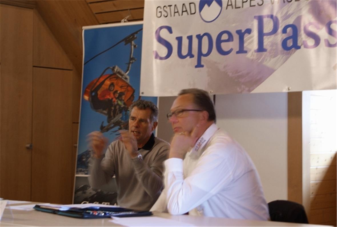 Pierre Besson (ARMAV) und Armon Cantieni (BDG) präsentieren den neuen gemeinsamen SuperPass.