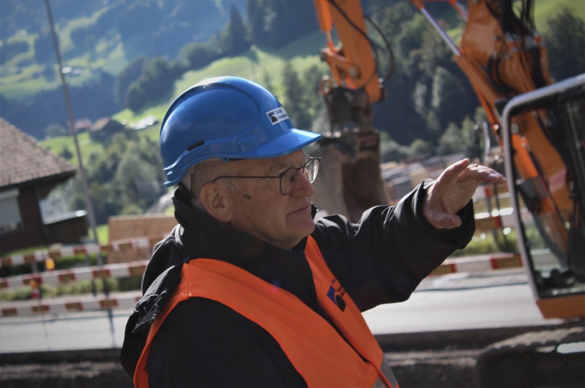 Planungsingenieur Thomas Gruber steht die Zufriedenheit ins Gesicht geschrieben:...