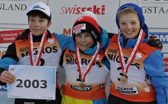 Podest Jahrgang 2003: 2. Thierry Werren, Biglen; 1. Livio Hiltbrand, Därstetten; 3. Nils Mani, Därstetten.