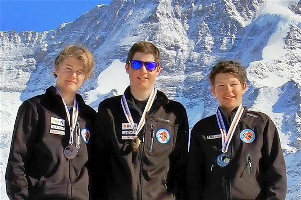 Podest KU16, R13: Daniel Schenk, Lars Rösti und Gian-Marco Stössel.