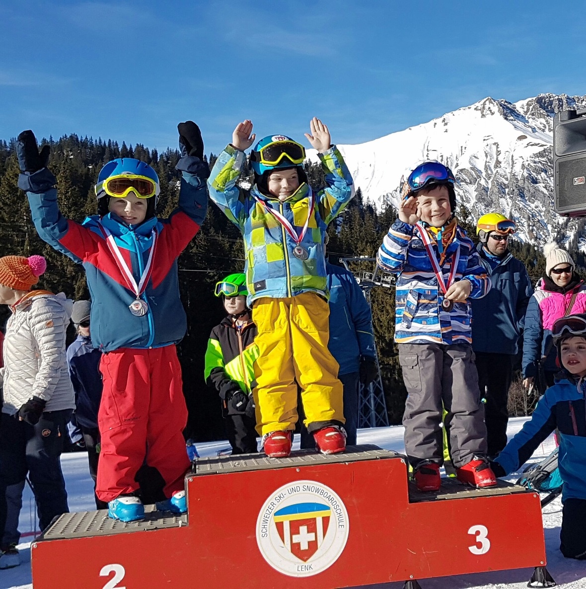 Podest Kindergarten Knaben.