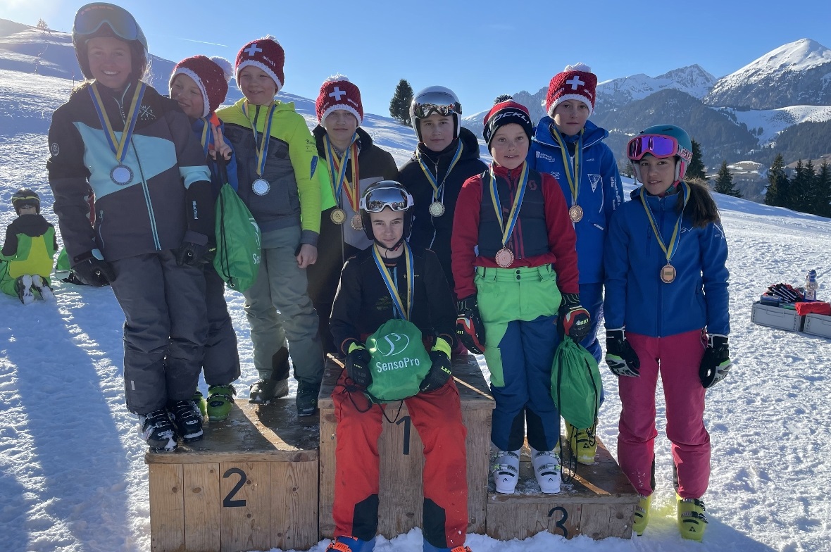 Podest Team Kids: Jana und Jonas Zeller, Julien Niederhauser, Fabio Heim, Stefan...