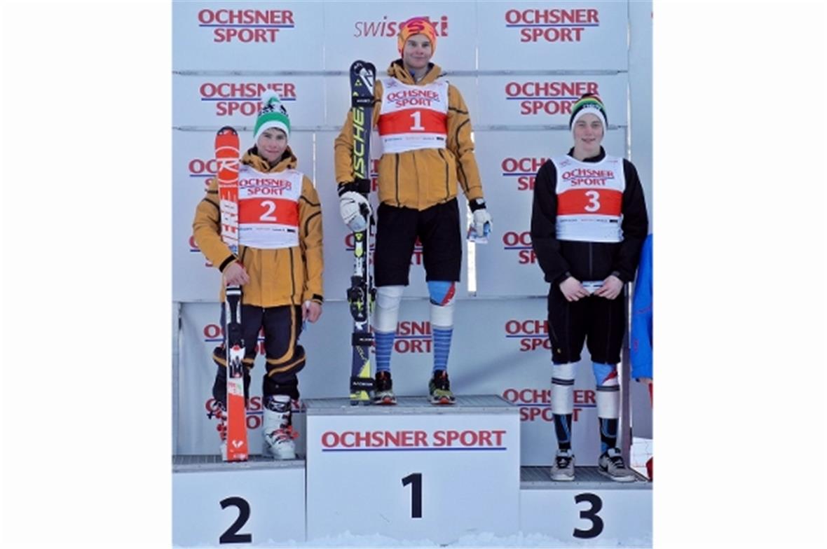 Podest desDoppel-Erfolges, v.l.: Dario Büschlen (SC Frutigen), Delio Kunz (SSTD)...