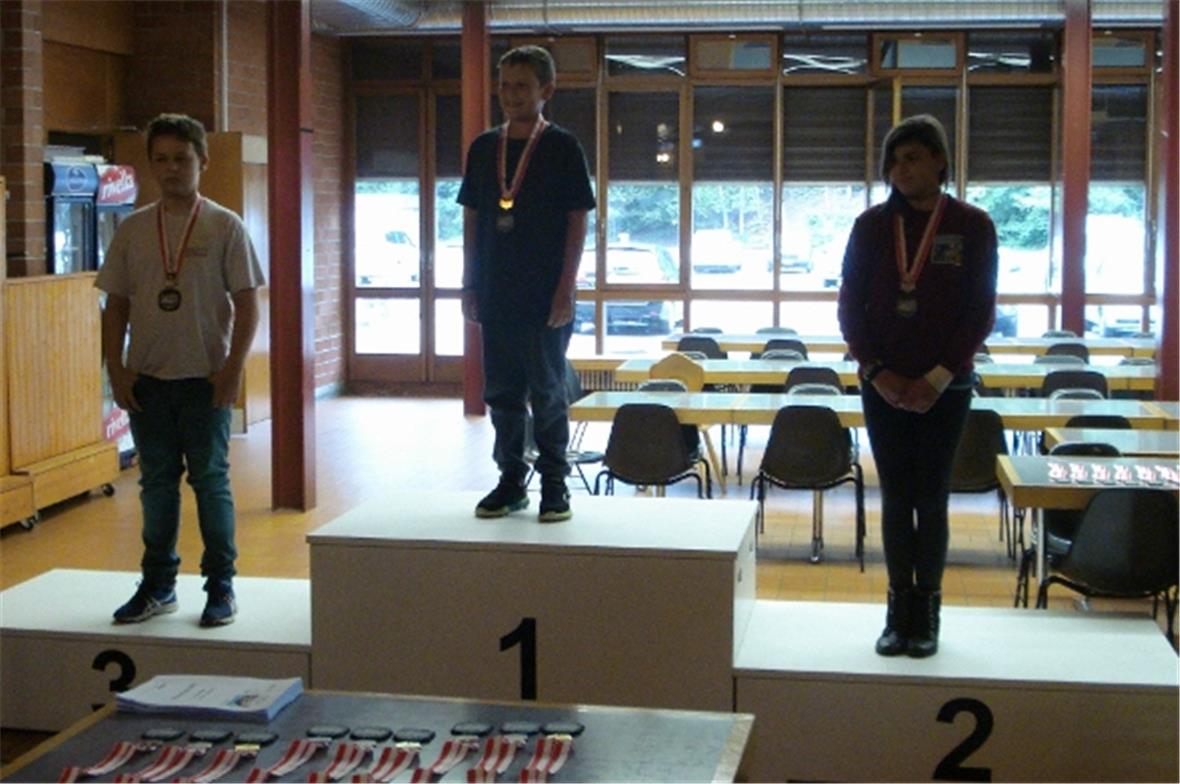 Podest unter 14 Jahren liegend aufgelegt (v.l.n.r.): 2. Alice Flückiger (Grindel...