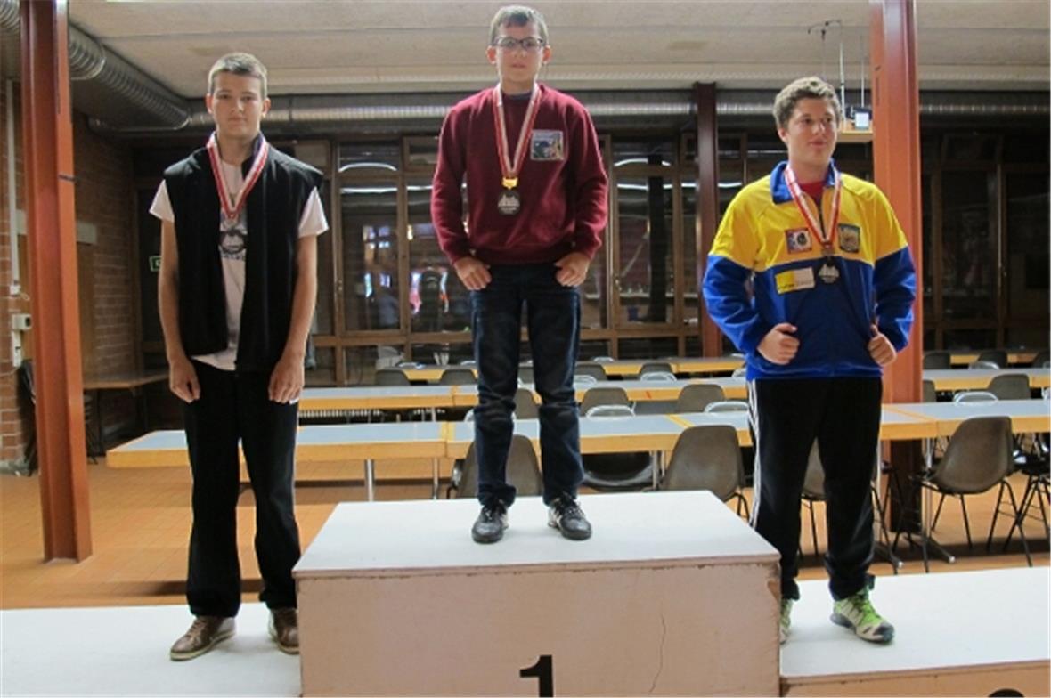 Podest unter 14 Jahren liegend (v.l.n.r.): 2. Kevin von Allmen (Wimmis), 1. Luca Käser-Fuss (Grindelwald), 3. Kevin Megert (Blumenstein).