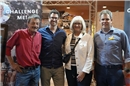 Politik- und Wirtschaftsvertretung am Stand von Tom Wittwer Sport. Von links: Ki...