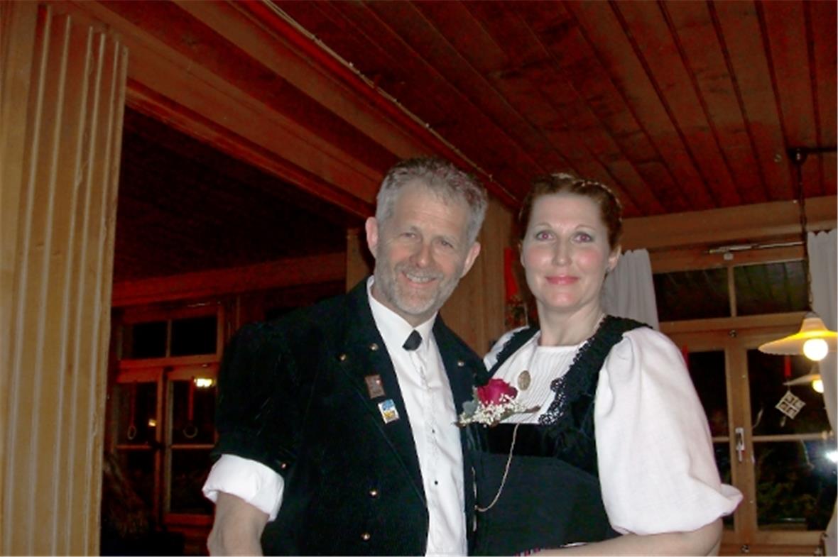Präsident der Jodlergruppe Schwenden Stefan Wyss und Jodlerin Monika Lehmann