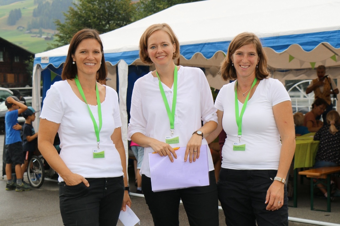 Präsidentin Daniela Thüring (Mitte) mit dem OK Kathrin Weiss (links) und Monika ...