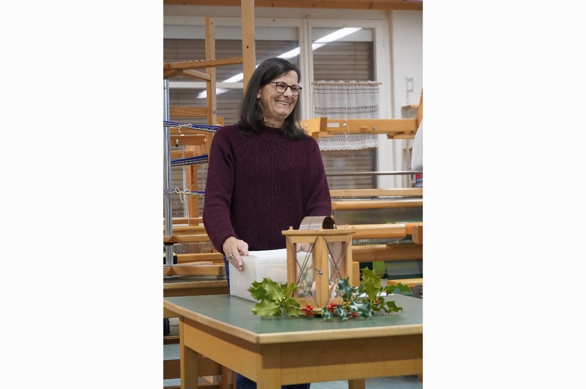Präsidentin Ursula Amsler hielt einen interessanten Vortrag über das Weben im Ob...