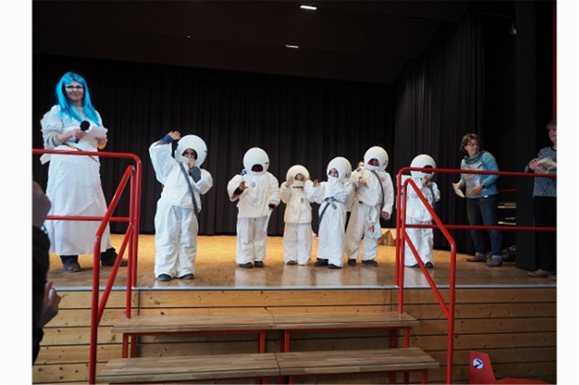 Preisverleihung für das beste Kostüm: Die «NASA Oey» auf dem 1. Platz in der Kat...