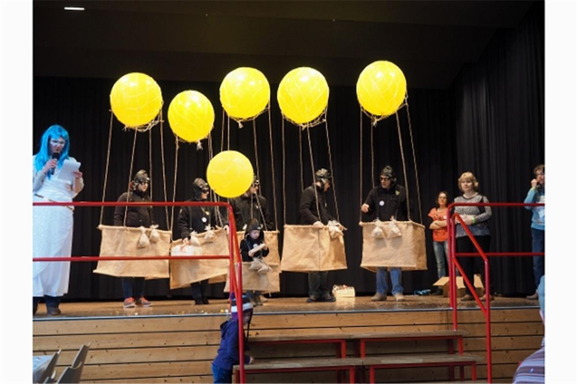 Preisverleihung für das beste Kostüm: «Heisse Luft», Familie Anliker und Familie...