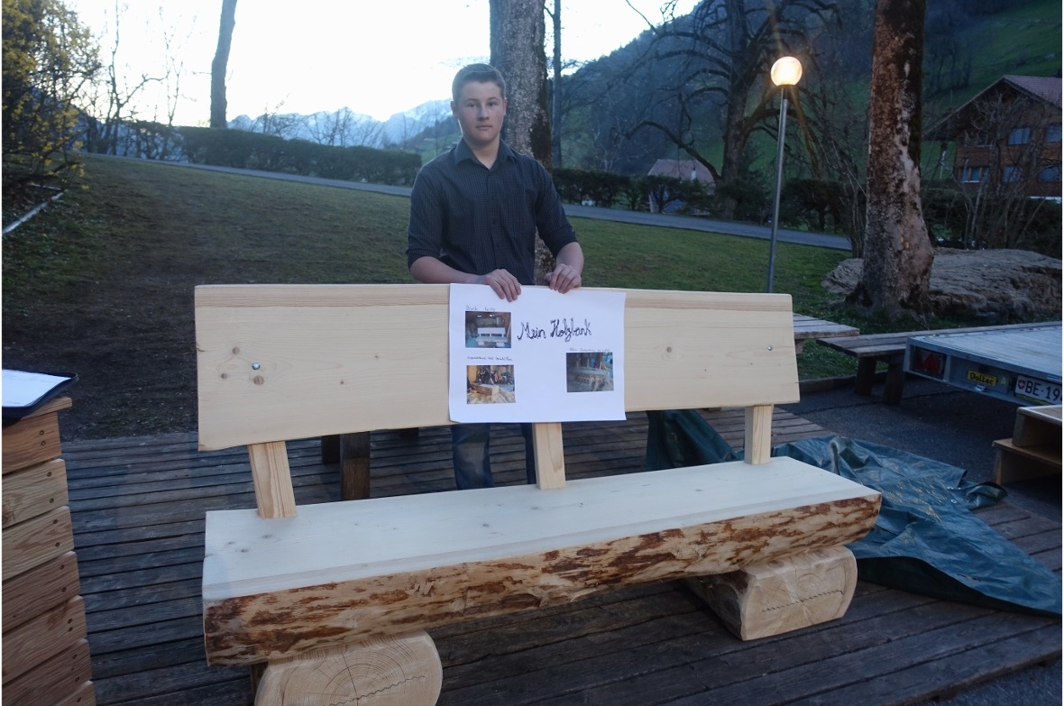 Ramon Rychener Holzbank.