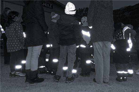 Reflektierende Materialien erhöhen die Sichtbarkeit und können auch in sonst unauffällige Kleidungsstücke, wie z.B. die Mütze, integriert werden.