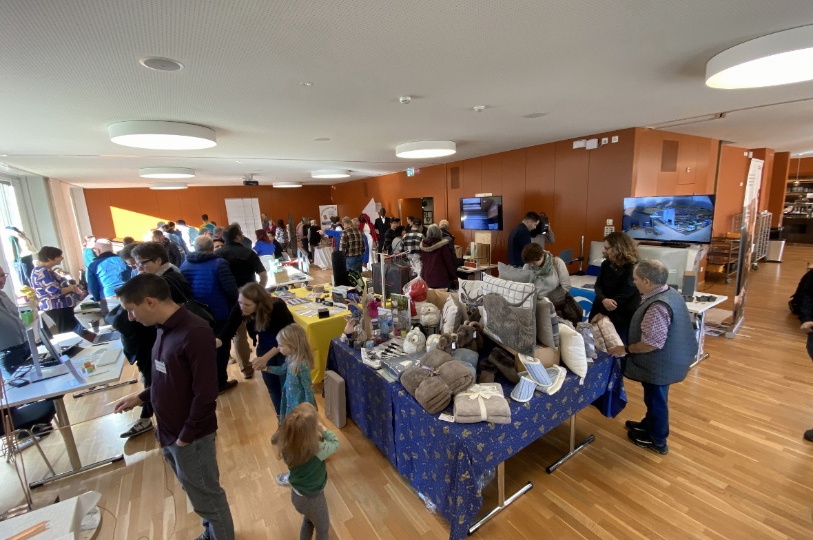 Reger Andrang herrschte an der 1. Erlenbacher Tischmesse.