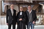 Regionalpfarrer Stephan Bösiger, Pfarrerin Carola Watts und Kirchgemeinderatspräsident Stephan Addor in der Kirche Lauenen.
