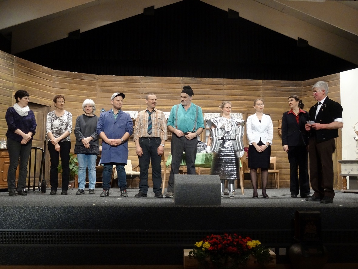 Regisseurin Beatrice Schwarz nahm mit Souffleuse Ursi Gobeli, Franziska Scheideg...