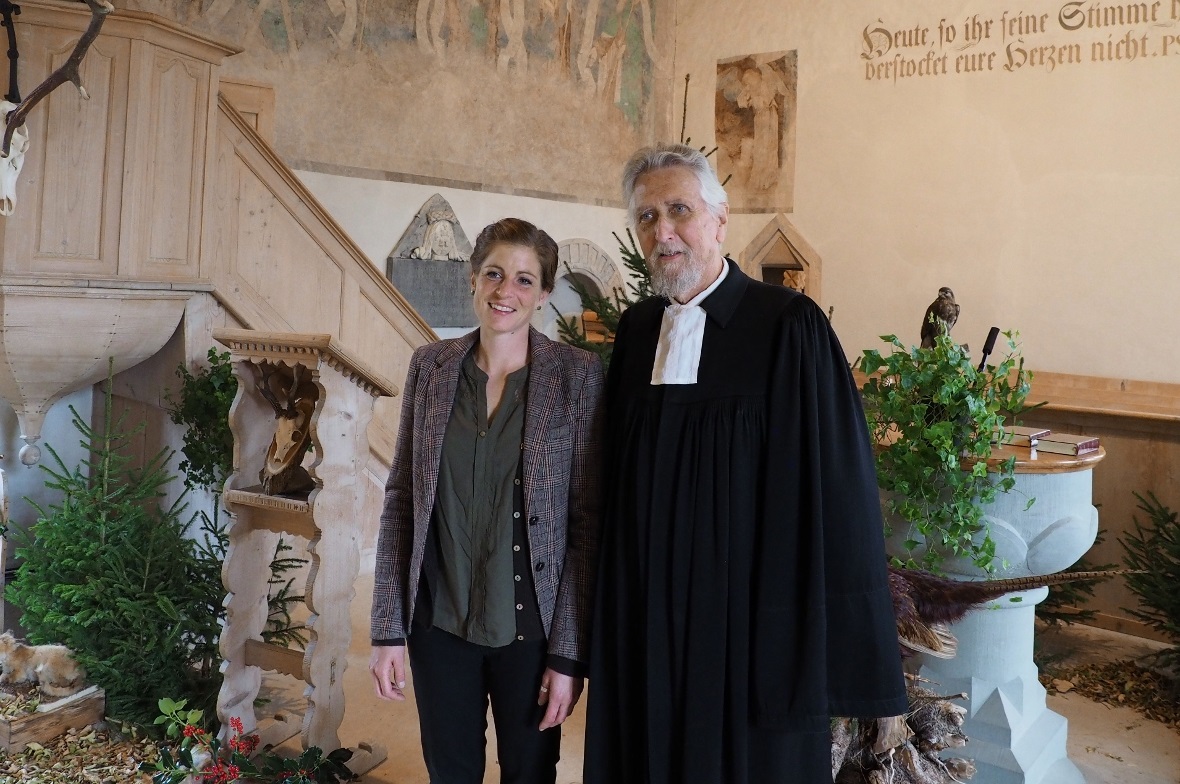 Renate König, Schweizer Jägerin des Jahres 2018/20 und Pfarrer Günter Fassbender...