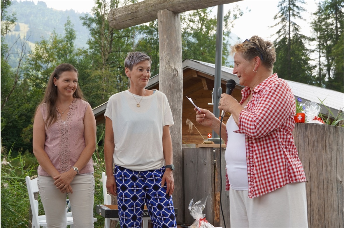 Repräsentantinnen des Notfallteams des Spitals Zweisimmen wurden durch Gemeinder...
