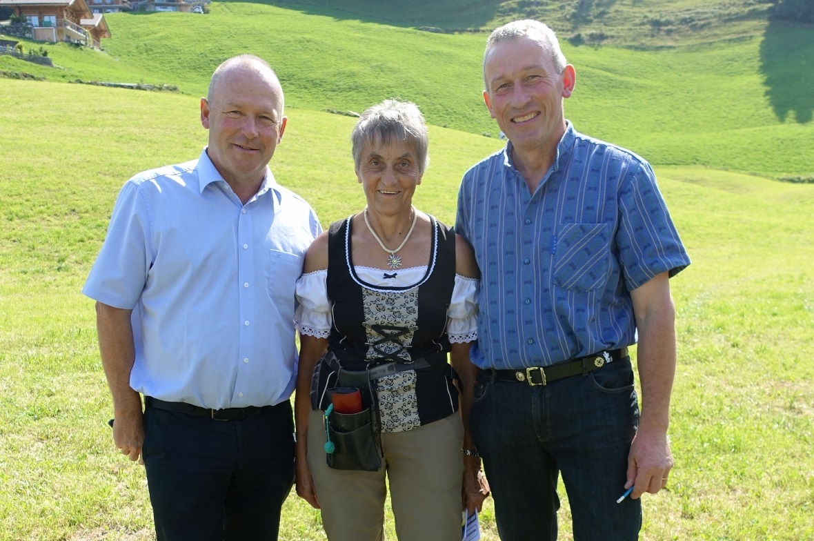 Res Aebi und Res Brügger nahmen Marianne Wittwer in die Mitte, die seit 40 Jahre...