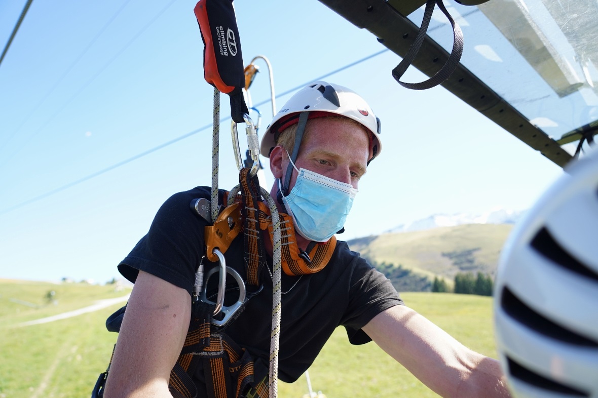 Reto Klopfenstein ist am Sessel angekommen – die Rettung der Gäste kann beginnen...