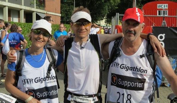 Reto Mani (Mitte) mit seinen beiden Helfern Ehefrau Christa und Walter Jungen.