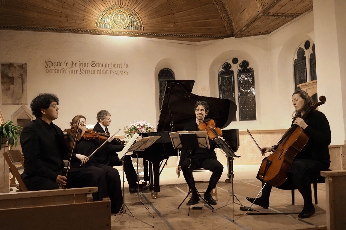 Reto Reichenbach und seine Mitmusiker/-innen boten ein begeisterndes Konzerterlebnis.