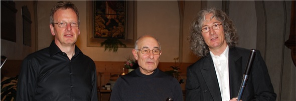 Roland Neuhaus, Anton Ryf und Mathias Stocker sorgten mit spontaner Musizierweise frühlingshaften Musikgenuss, als Trio alleine, zu zweit und zu dritt.