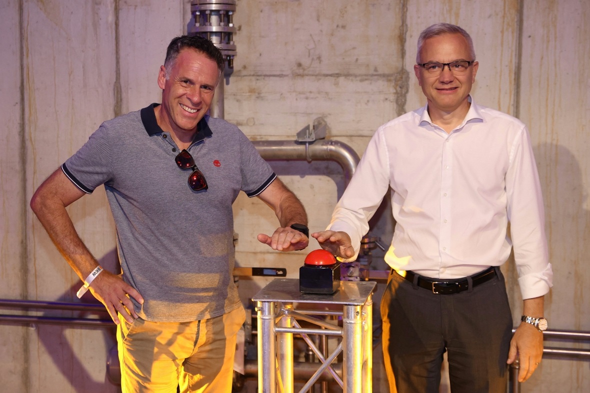 Roland Schindler von der Energie Thun AG und Robert Itschner, CEO BKW, eröffnete...