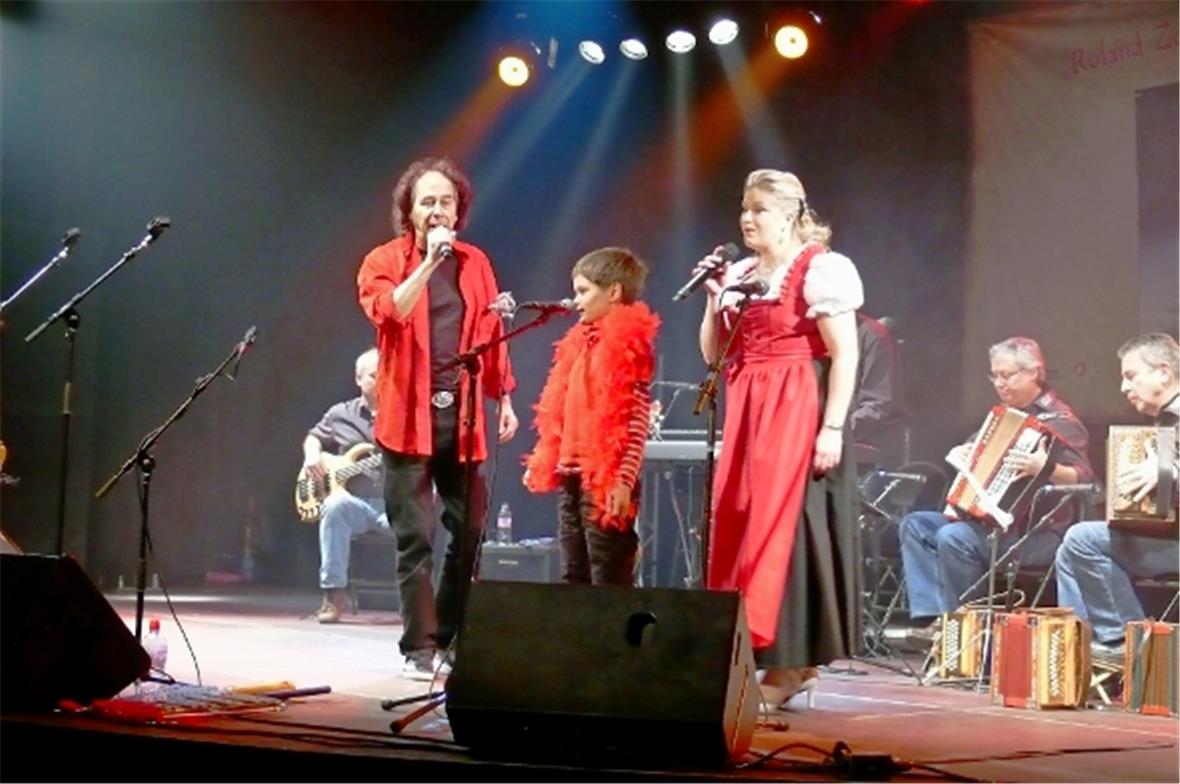 Roland Zoss und Monique mit dem «Minigeier» Aaron.