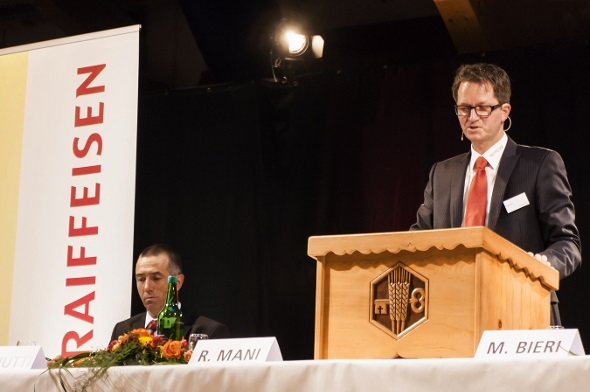 Rolf Mani, Vorsitzender der Bankleitung, präsentierte gute Zahlen an der Generalversammlung der Raiffeisenbank Niedersimmental.