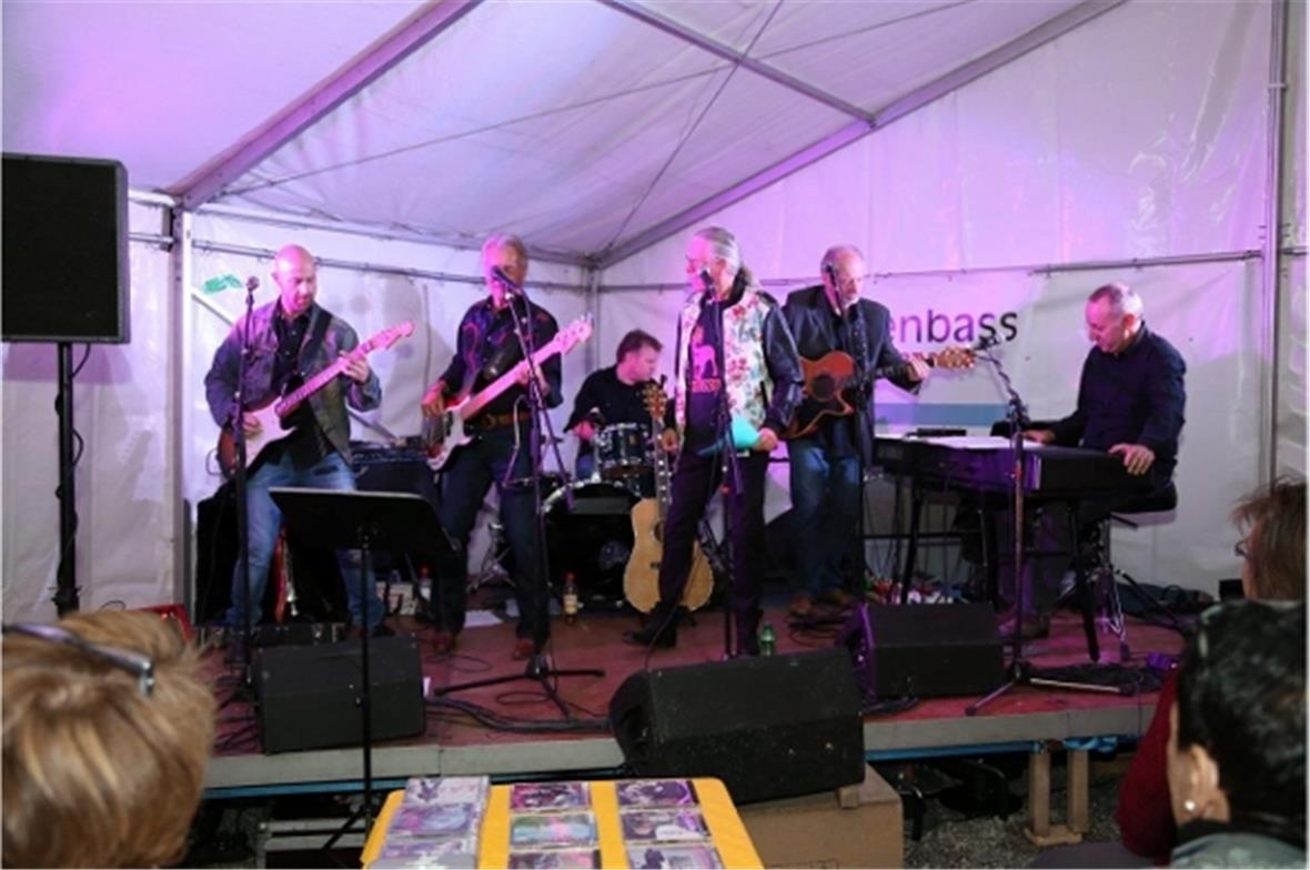 Rolf Raggenbass & Country Heart Band mit Gast Toni Vescoli.