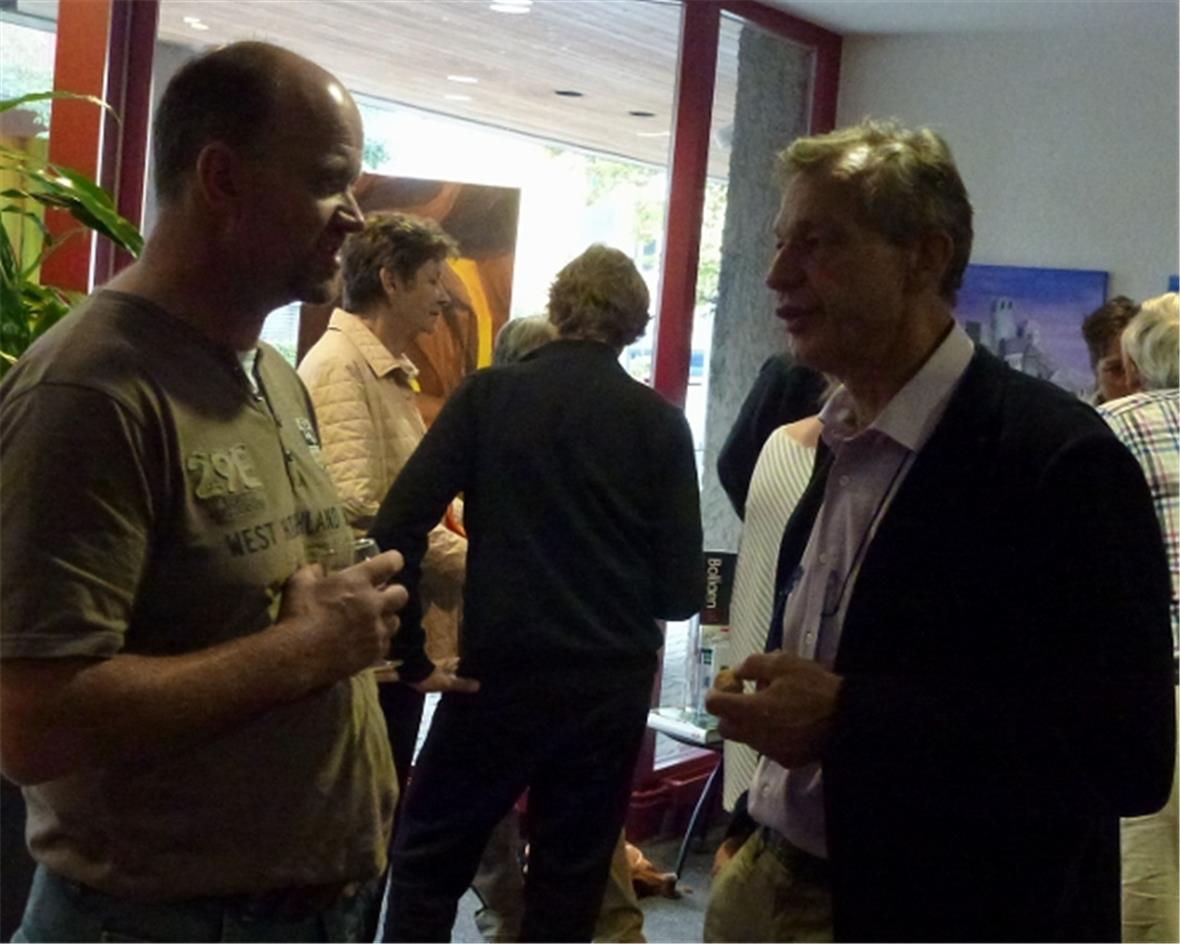 Rudolf Burger, Gemeindepräsident Bolligen im Gespräch mit Arthur Hiltbrand, Gemeinderat Diemtigen