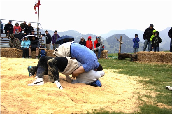 Ruedi Roschi besiegte im ersten Gang Patrick Gobeli.Trotz engagiertem Kampf reichte es Ruedi Roschi im Schlussgang gegen Alexander Kämpf nur für einen Gestellten.