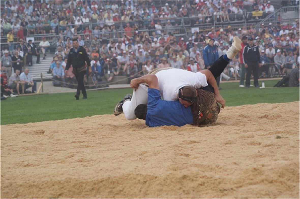 Ruedi Roschi musste im fünften Gang gegen den Eidgenossen Andy Büsser eine Niede...