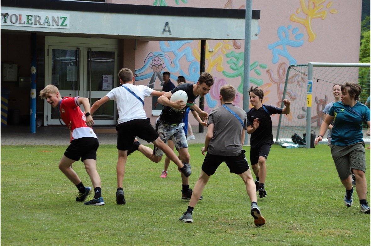 Rugby: Kontaktorientiertes Ballspiel zum Energie loswerden.