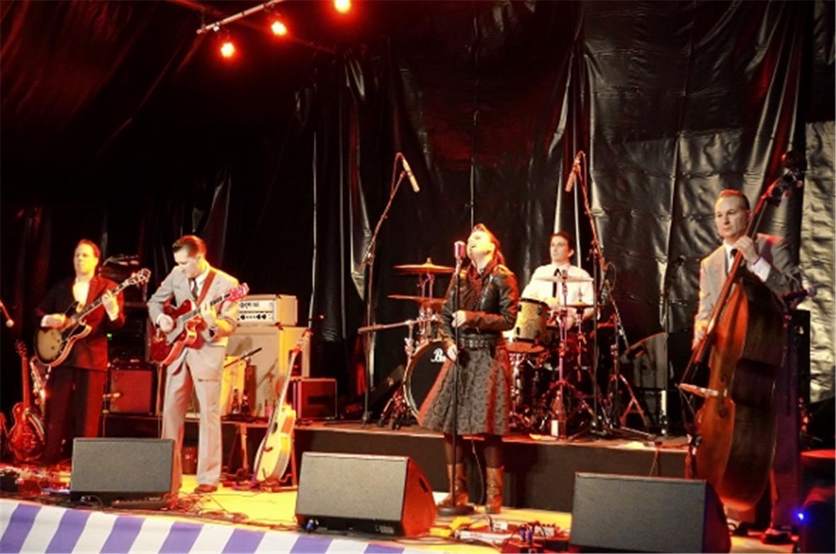 «Rumble Jim» aus dem Obersimmental auf der Bühne in ihrem Element.