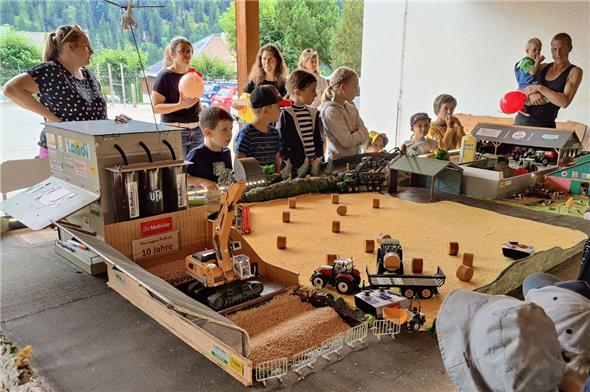 Rund 30 Kinder kam zum Kindertreff Kunterbunt mit dem Modellspielland32.