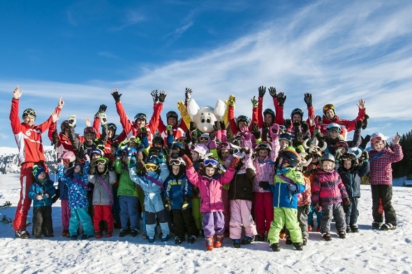 Rund 40 Kinder haben auf dem Jaunpass die Skischule für Einheimische erfolgreich abgeschlossen und sind für den Februarschnee gerüstet.