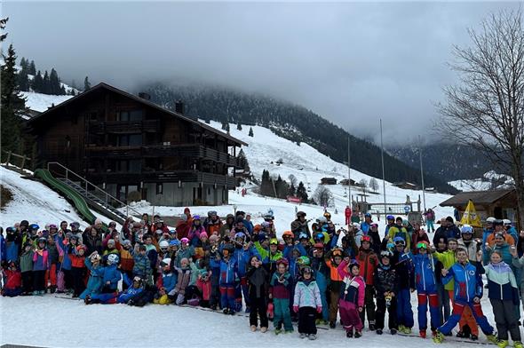 Rund 80 Schüler der Schulen Erlenbach und Latterbach nahmen am Schülerskirennen teil.
