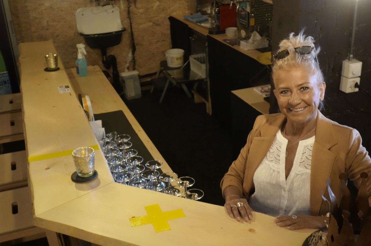 Ruth Wedekind (Vinothek): auch mit Markierungen urig und gastfreundlich.