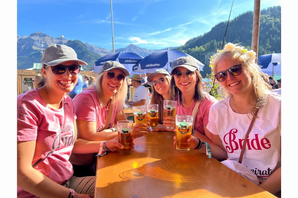 Ruth und ihre Freundinnen reisten für den Junggesellinnenabschied aus Glarus an.