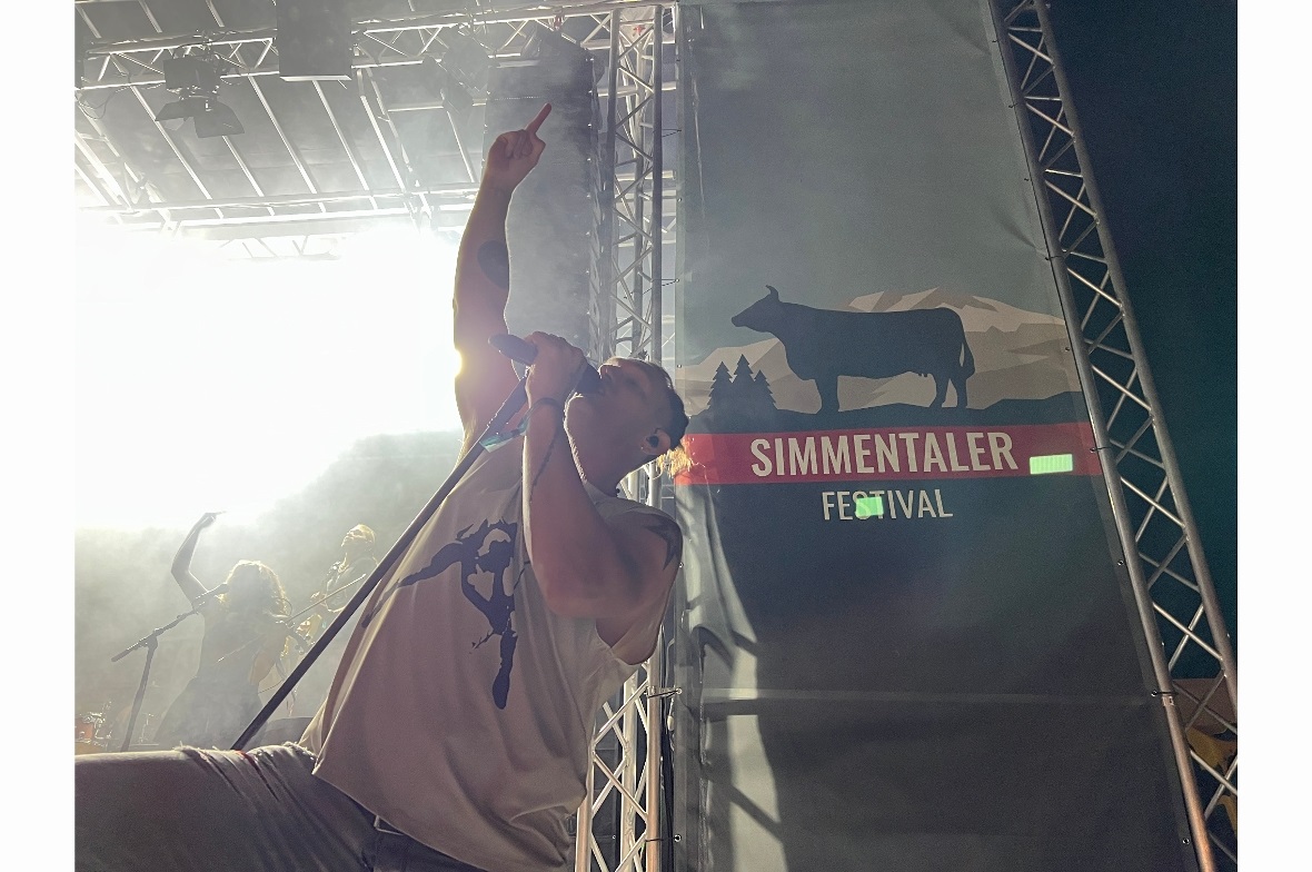 Saint City Orchestra drückten sich mit ihrem neuen "Middle Finger Song" deutlich...