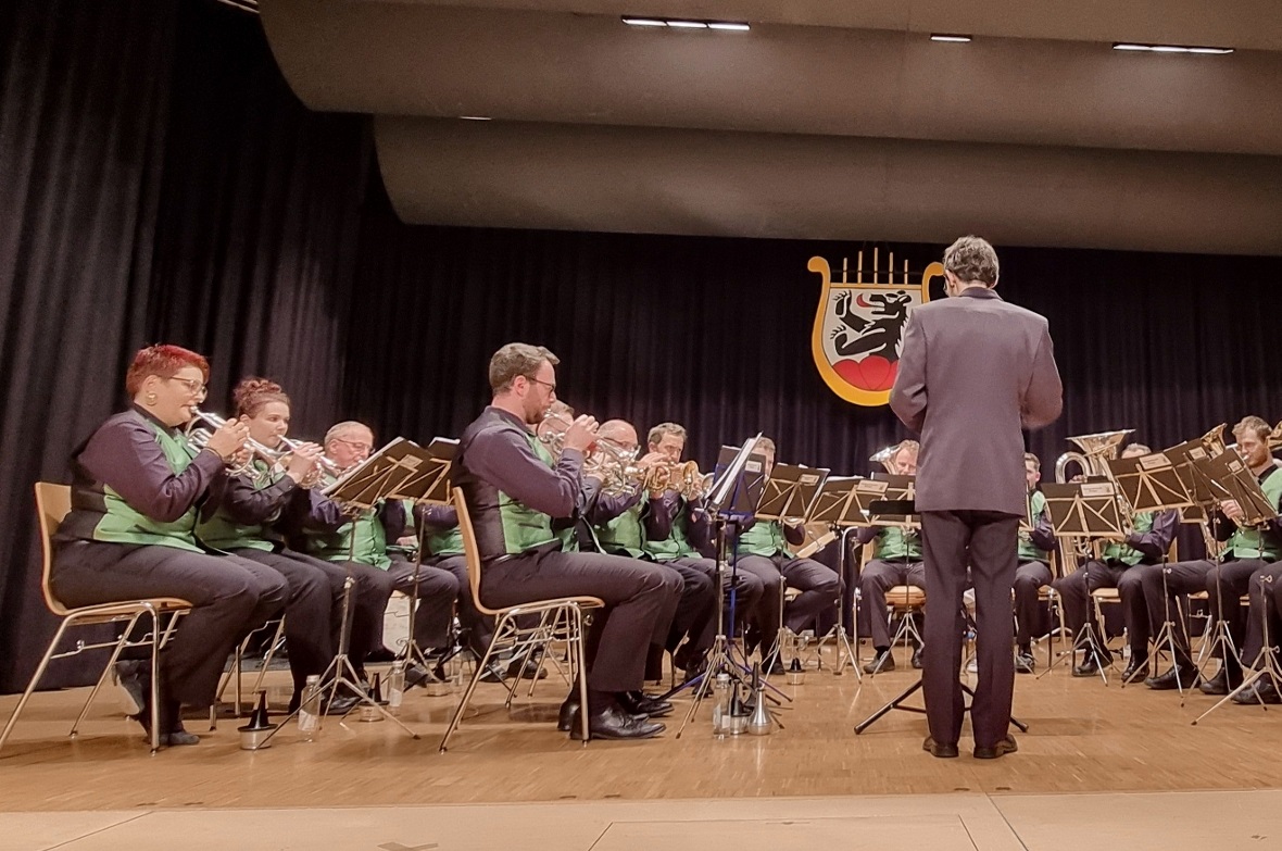 Samuel Favri dirigierte zum ersten Mal die Musikgesellschaft Boltigen.