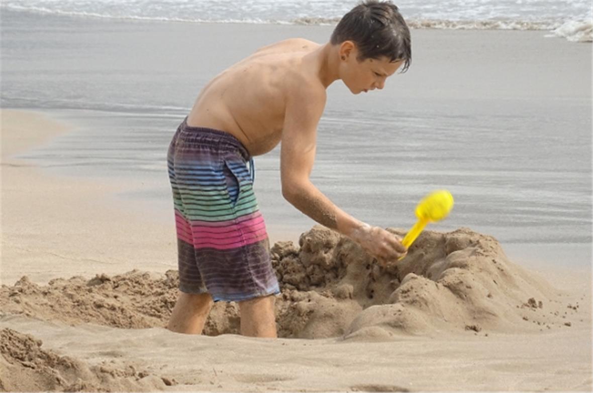 Sandburgen bauen.