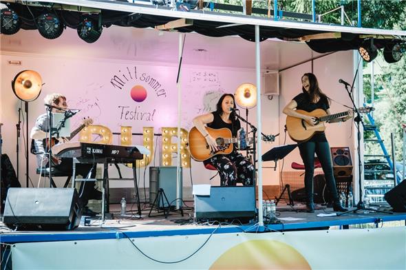 Sandee bei ihrem Auftritt am Live At The Falls 2021.